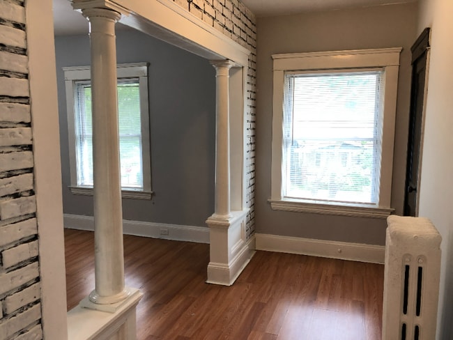 Foto del edificio - 4219 Sackett Ave