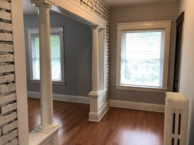 Building Photo - 4219 Sackett Ave
