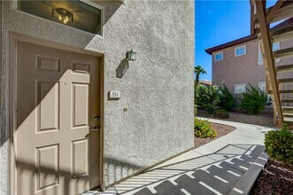 Building Photo - 2305 W Horizon Ridge Pkwy