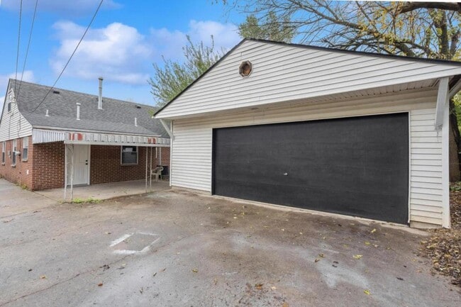 Photo - 844 Alverno Ave House