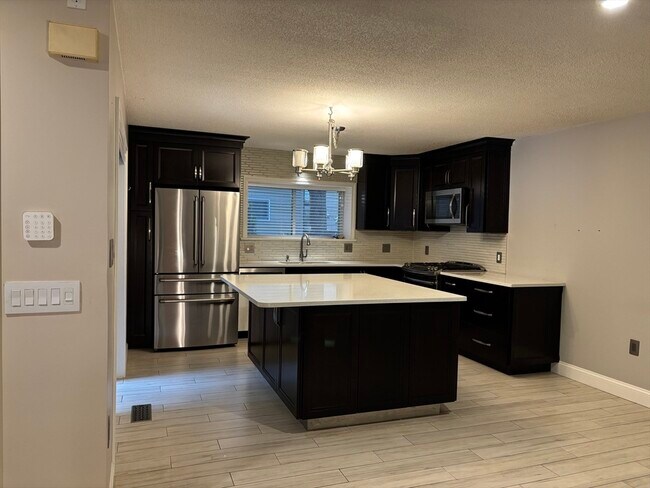 Foto del edificio - 100 Captain Eames Cir