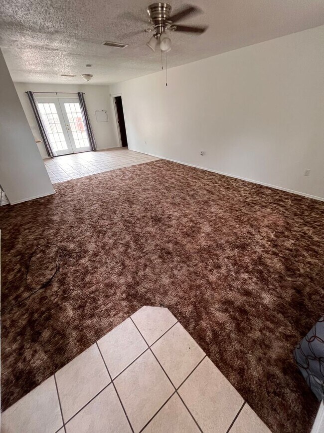 Foto del edificio - Move in ready!