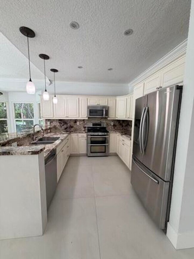 Building Photo - 10114 Hunt Club Ln