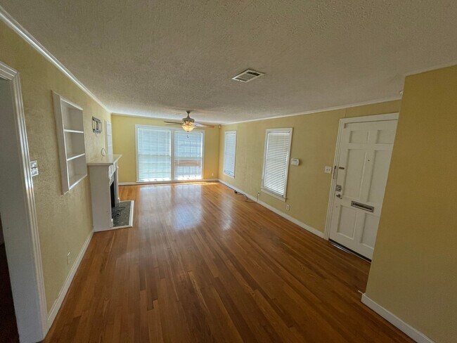 Foto del edificio - Broadmoor Home, 3 Beds, 2 Baths