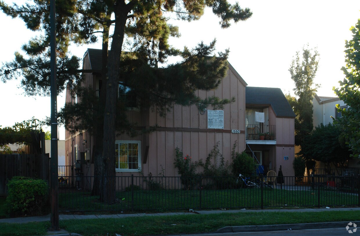 Primary Photo - 1550 Crucero Dr