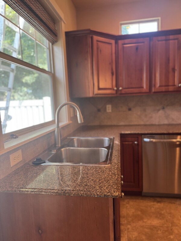 Foto del edificio - 894 E Shadow Creek Ln