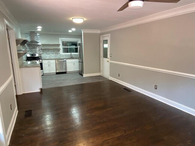 Foto del edificio - 2565 Woodacres Rd NE