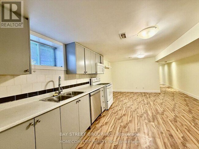 Building Photo - 178 Rosemount Ave