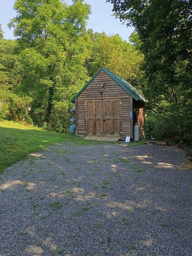 Foto del edificio - 3BR/1 Bath  SFH in West Virginia