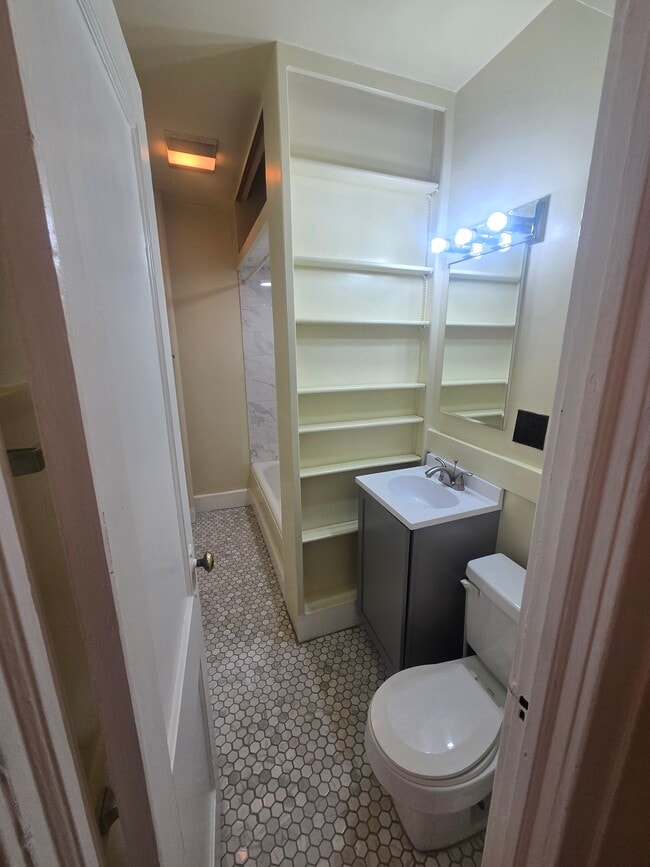 Building Photo - 46 Kelly Pky