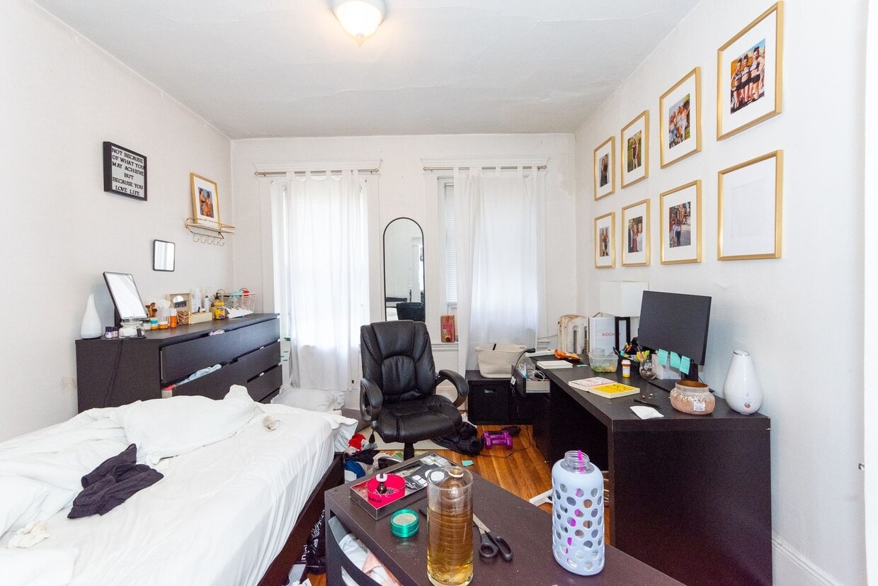 Amazing deal on a great BU three bed at Packards Corner - Amazing deal on a great BU three bed at Packards Corner