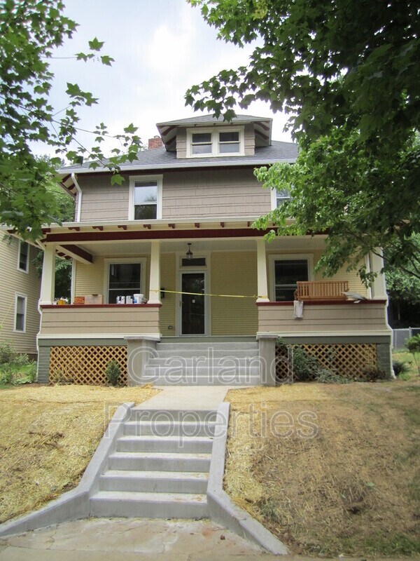 Building Photo - 451 Arbutus Ave SE