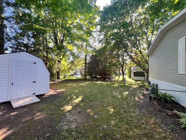 Building Photo - 1607 Delaware Dr