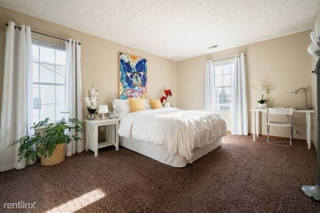 Building Photo - 6580 Reflections Dr