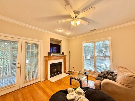 Foto del edificio - Stunning 3BD, 2.5BA Downtown Raleigh End Unit Townhome with a 1-Car Garage in a Prime Location Ne...