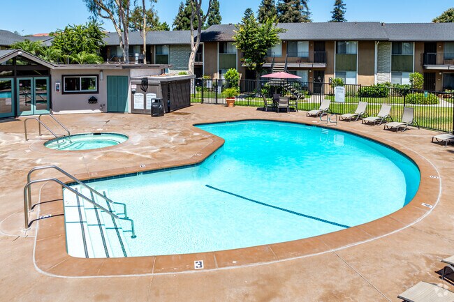 Piscina - 110 Peppertree Apartments