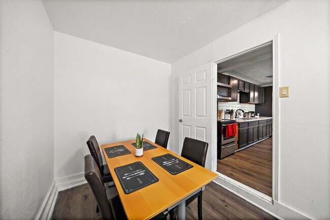 Foto del edificio - 5107 Dickens Rd