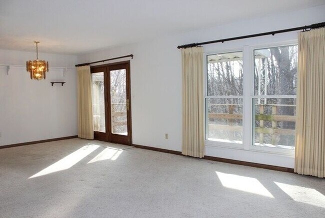 Foto del edificio - $1,800 | 3 Bedroom, 2 Bathroom House | Pet...