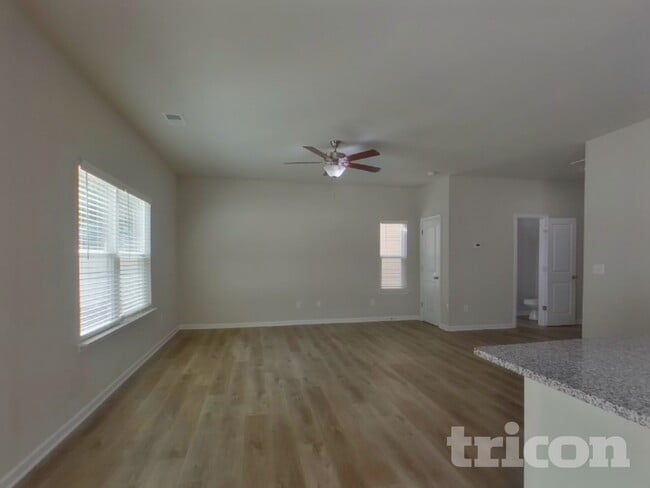 Foto del edificio - 201 Spring Knoll Dr