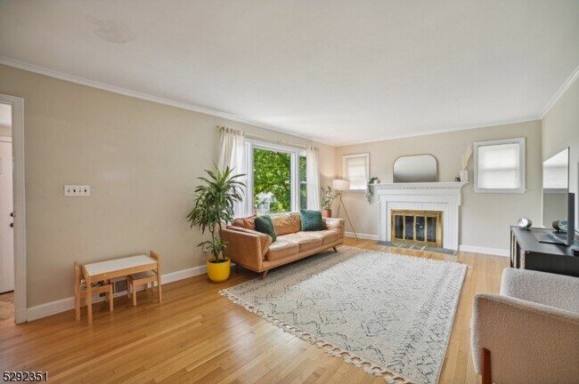 Building Photo - 100 Roosevelt Ave