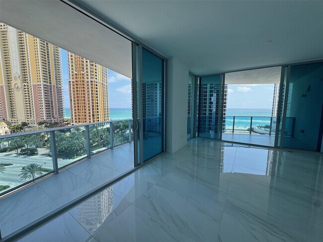 Foto del edificio - 17550 Collins Ave
