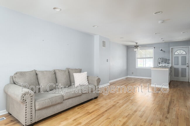 Building Photo - 744 Aldworth Rd