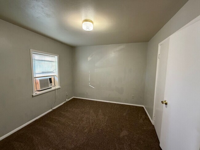 Foto del edificio - 1 bedroom 1 bath - downstairs