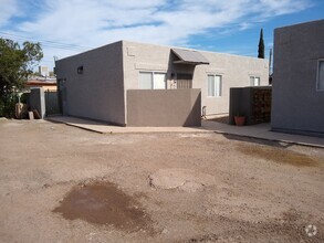 Building Photo - 452 E Blacklidge Dr