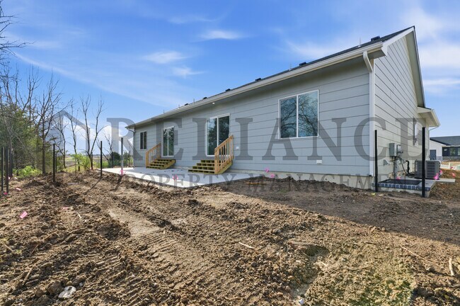 Foto del edificio - 5240 N Pinecrest Ct