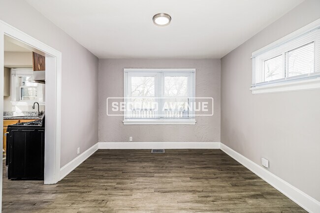 Building Photo - 3157 Sunshine Ave