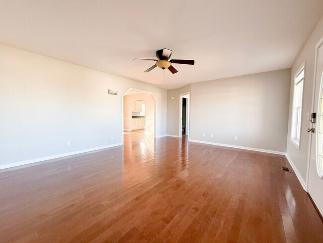 Foto del edificio - Spacious 3-Bedroom Home with Huge Basement, Garage, and Scenic Country Views