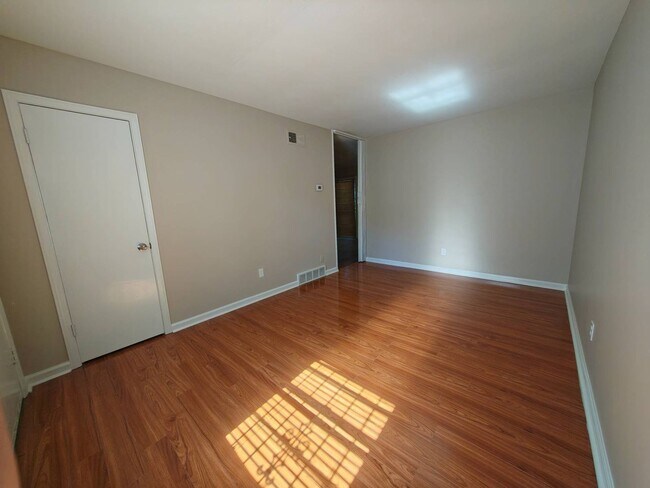 Building Photo - Newly Renovated Home For Rent In Parkway Village - $99 Move In Special