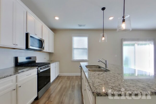 Building Photo - 83 Leyland Ct