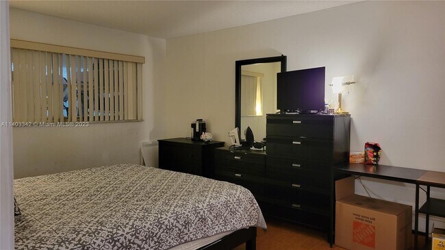 Foto del edificio - 950 Hillcrest Dr