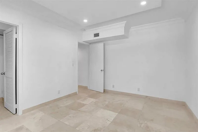 Building Photo - 1000 E Camino Real