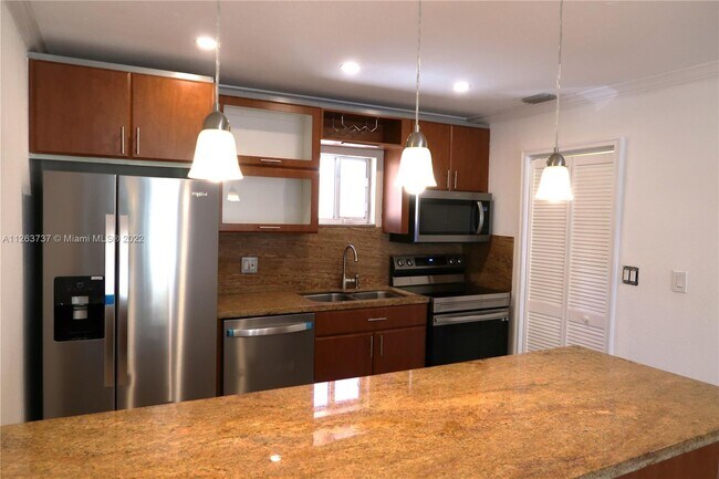 Foto del edificio - 240 SW 15th Rd