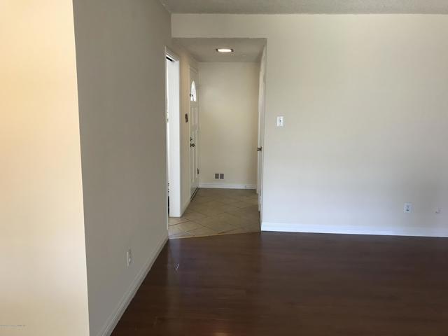 Foto del edificio - 840 E Florence Ave