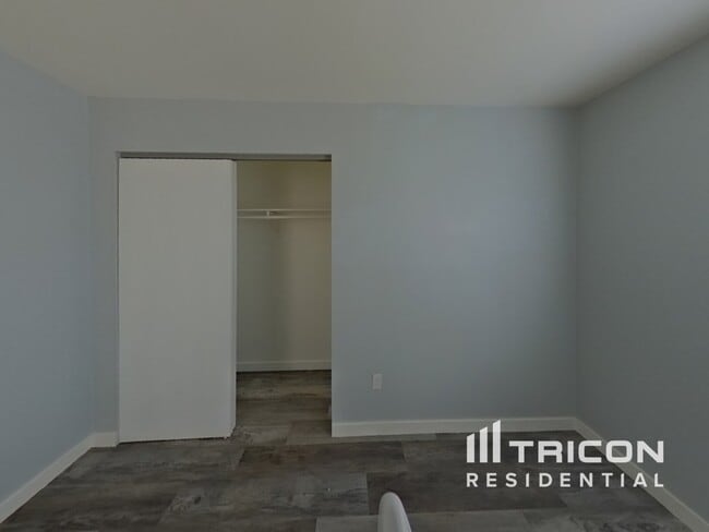 Building Photo - 2200 S Mobile Way