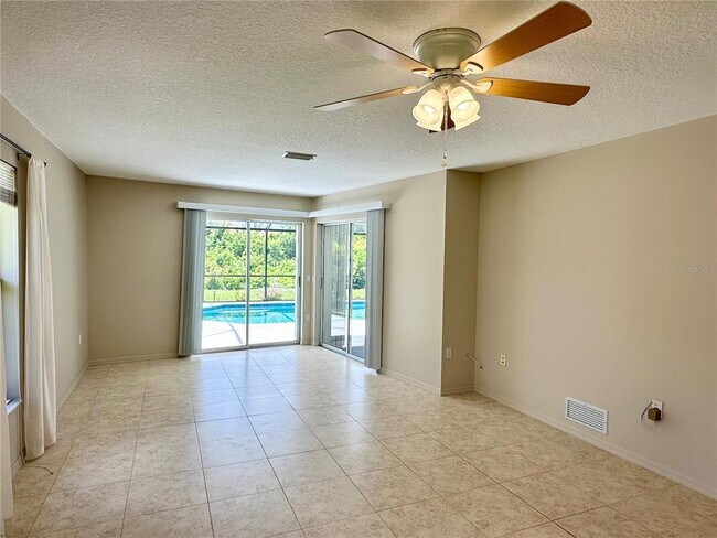 Foto del edificio - 5024 Southern Pine Cir