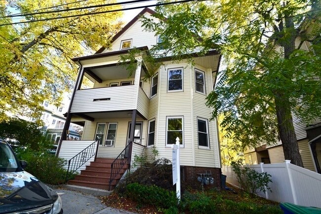 Building Photo - 17 Harvard St