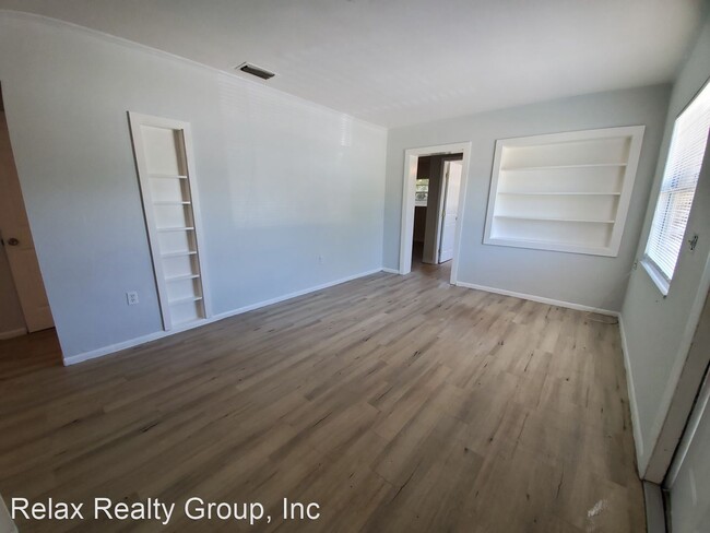 Building Photo - 2505 4th St E