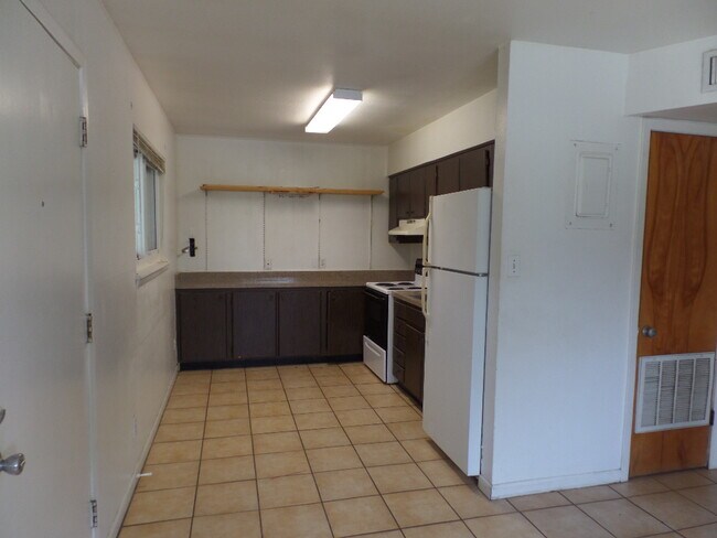 Cocina - 727 W D Ave