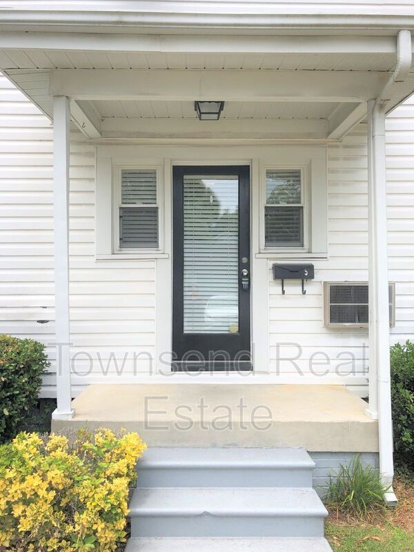 Building Photo - 1525 Fort Bragg Rd