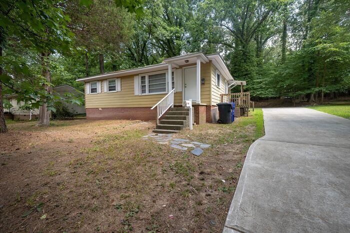 Primary Photo - Retro home in trendy Carrboro