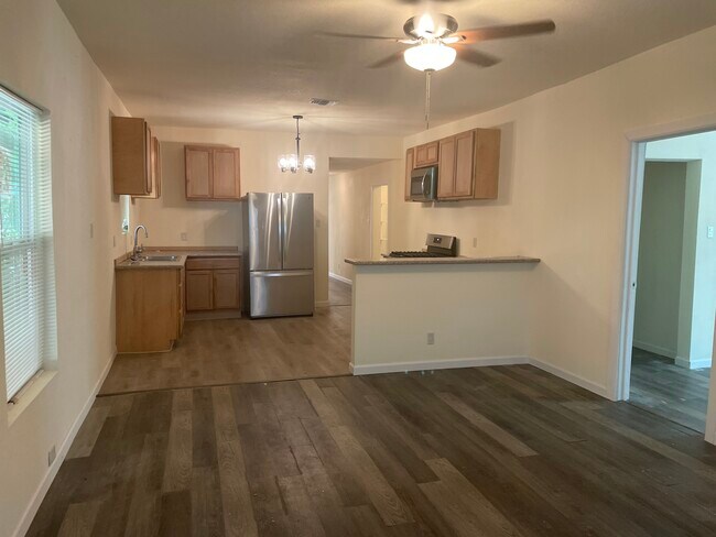 Foto del edificio - 2235 E Houston St