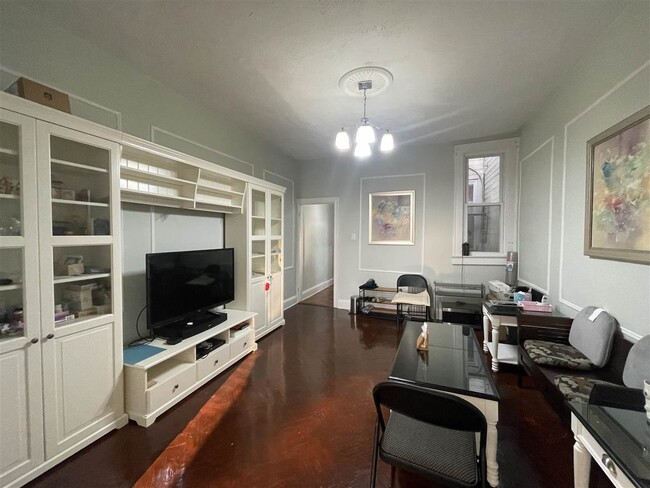 Foto del edificio - 366 Central Ave