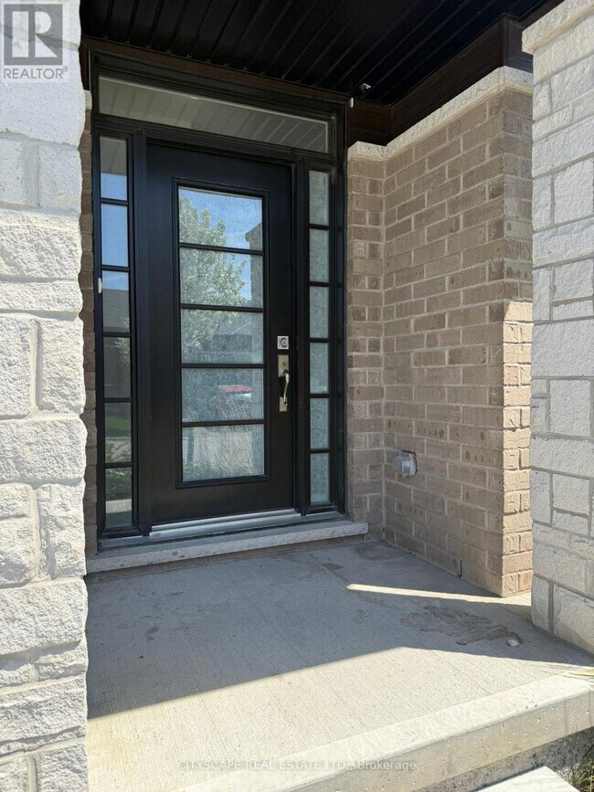 Building Photo - 550 Grey St