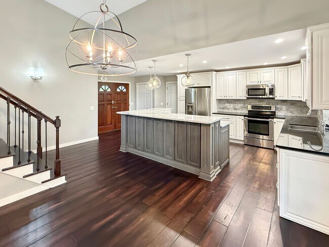 Building Photo - 8114 Erie Cir