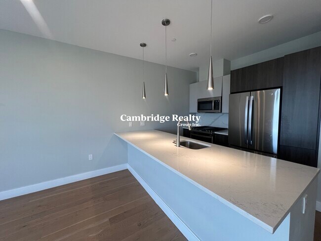 Building Photo - 8 Central St