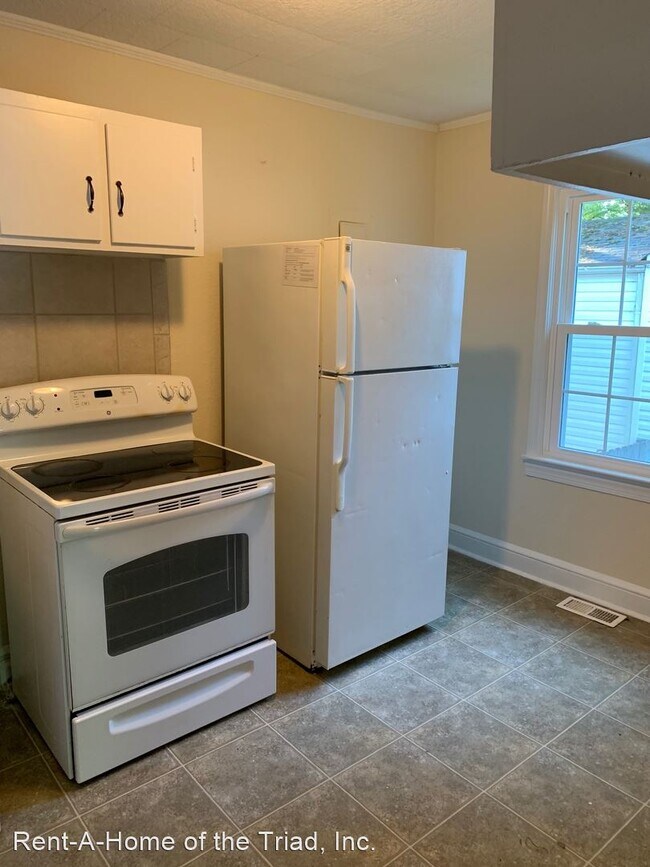 Building Photo - 3 br, 1 bath House - 1018 Tabor Street